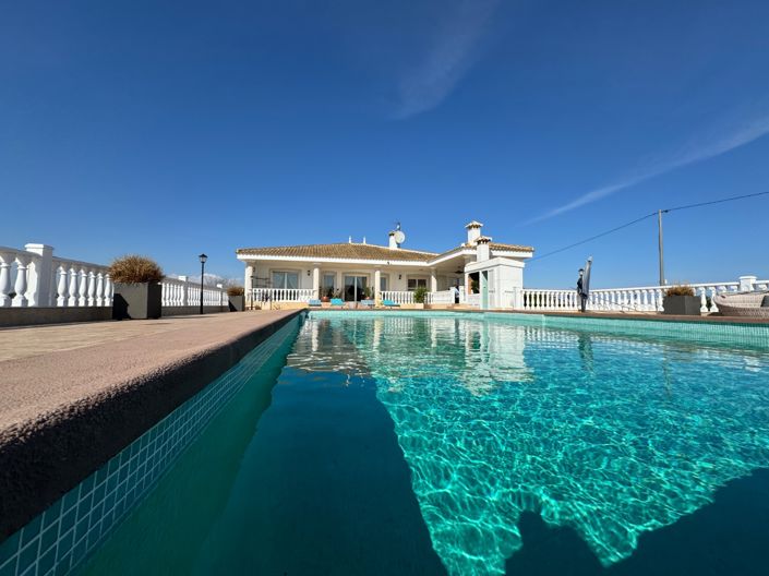 Image No.7-6 Bed Villa for sale