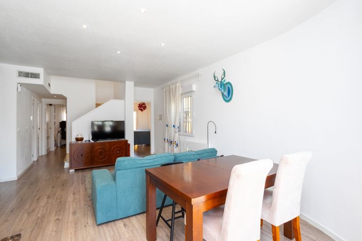 Image No.10-4 Bed Villa for sale