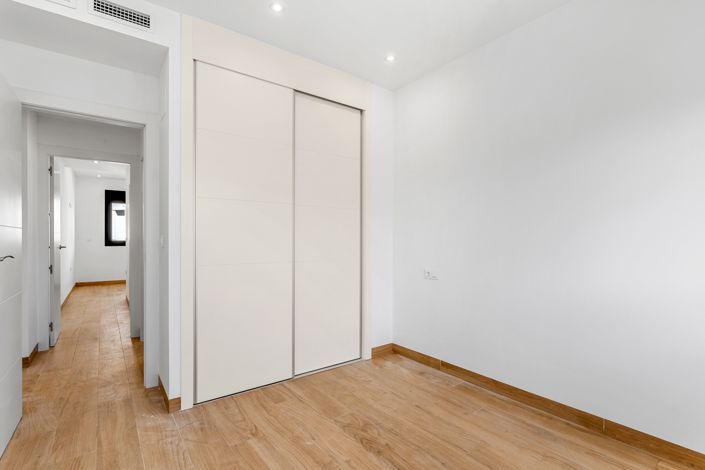 Image No.21-2 Bed Apartment for sale