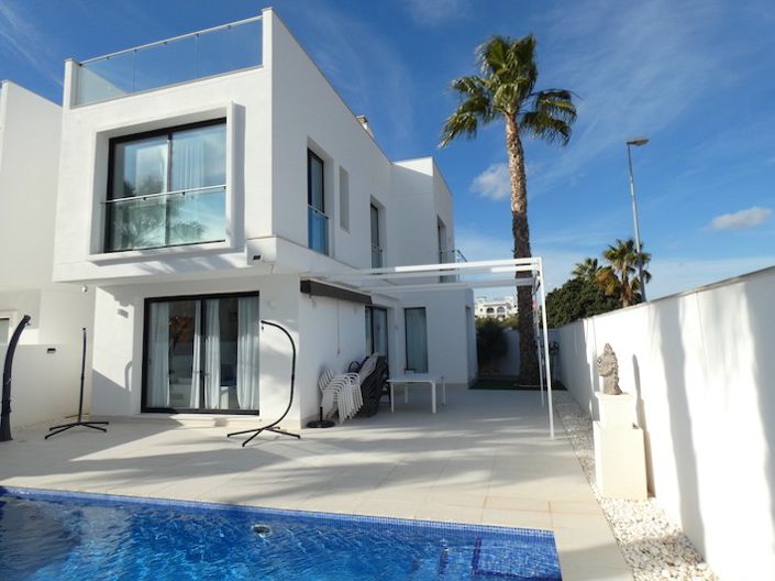 Image No.1-3 Bed Villa for sale