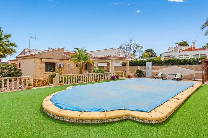 Image No.1-4 Bed Villa for sale