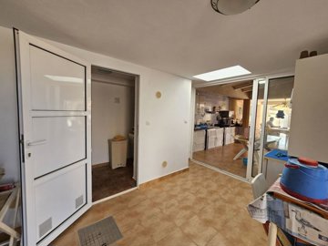 frontpic11-qu880