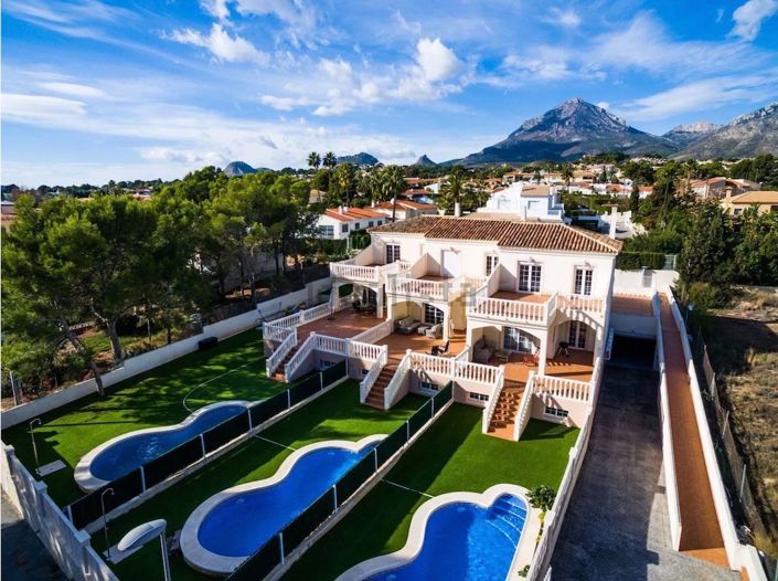 Image No.1-12 Bed Villa for sale