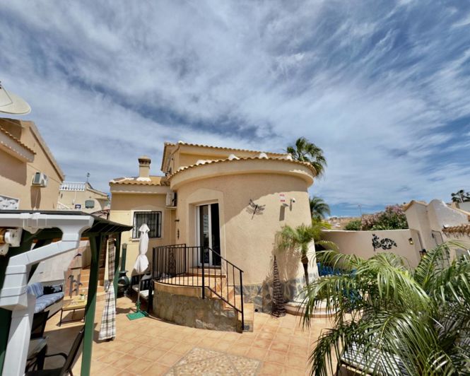 Image No.1-3 Bed Villa for sale