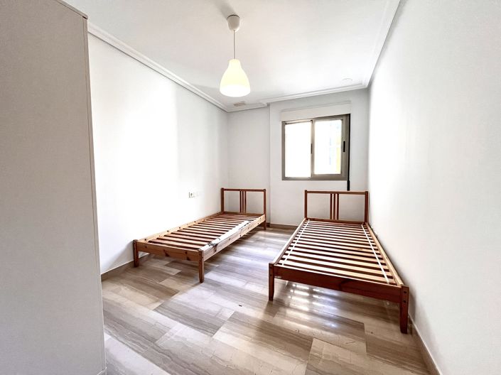 Image No.15-4 Bed Apartment for sale