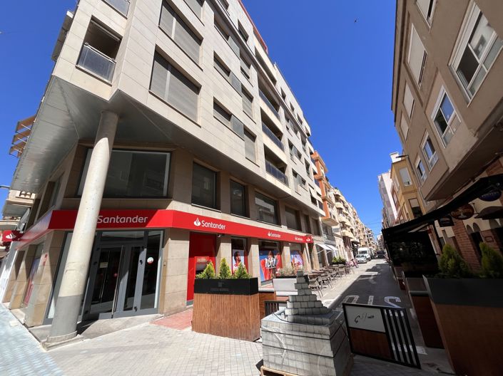 Image No.25-4 Bed Apartment for sale