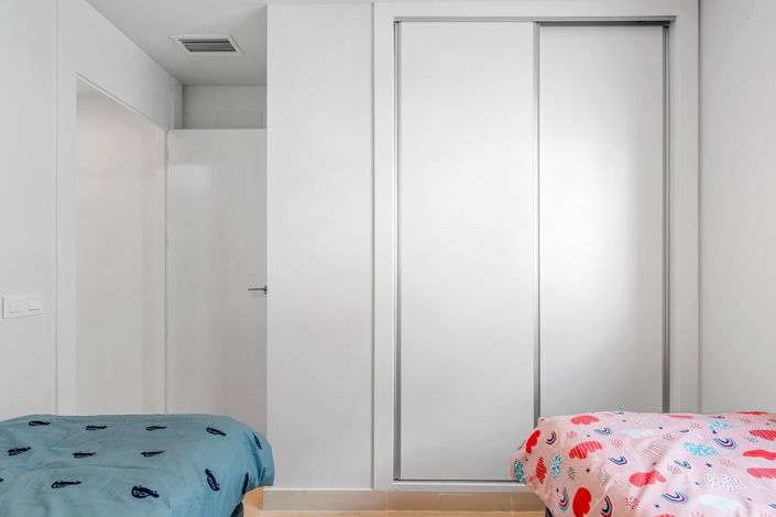 Image No.24-3 Bed Apartment for sale