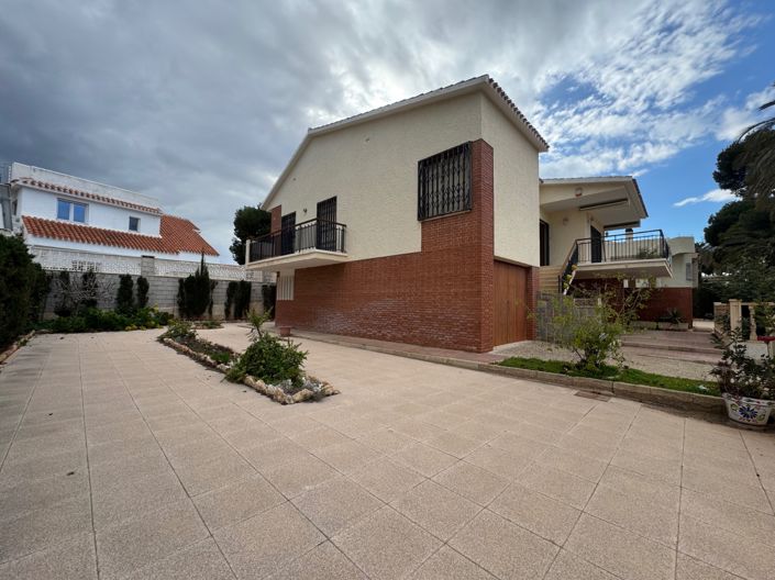 Image No.25-4 Bed Villa for sale