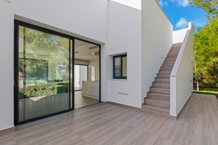 Image No.27-3 Bed Villa for sale