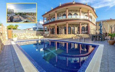 Villa de 4 chambres à vendre à Orihuela Costa