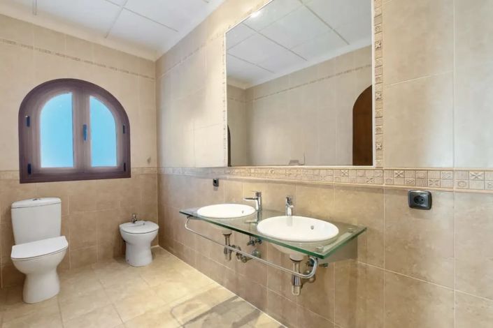 Image No.18-4 Bed Villa for sale