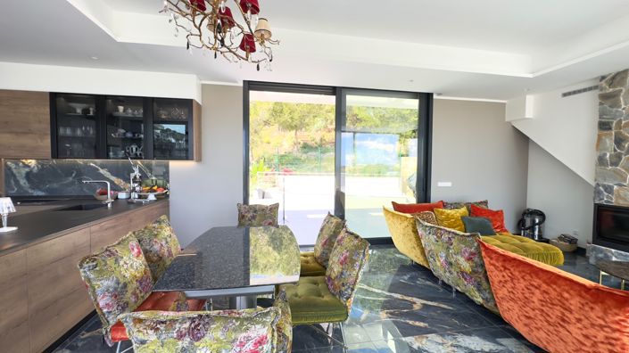 Image No.12-6 Bed Villa for sale