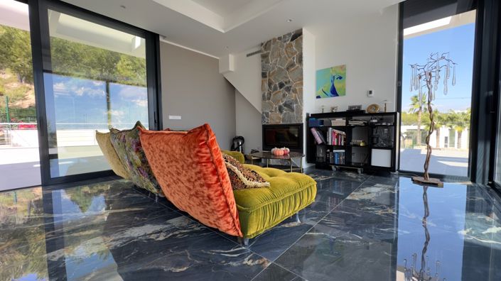 Image No.5-6 Bed Villa for sale