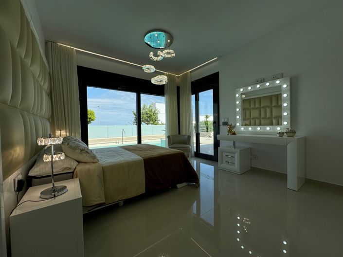 Image No.10-5 Bed Villa for sale