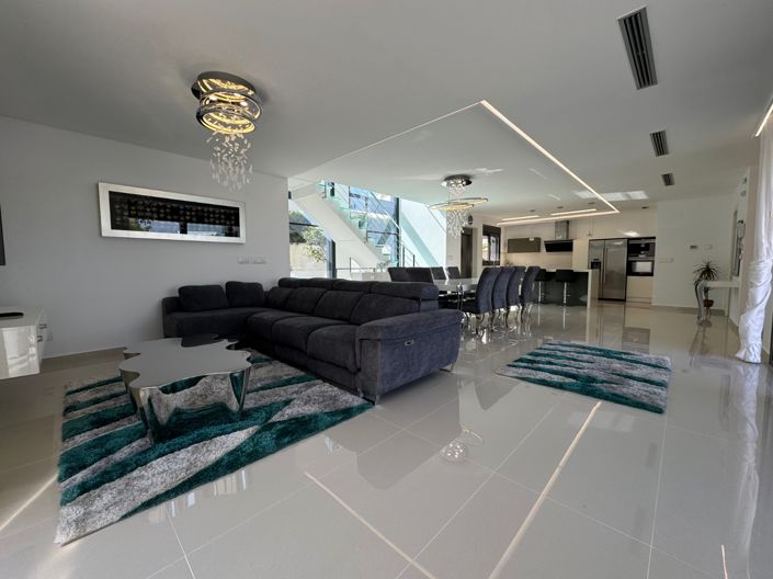 Image No.11-5 Bed Villa for sale