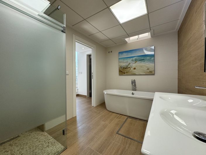 Image No.27-5 Bed Villa for sale