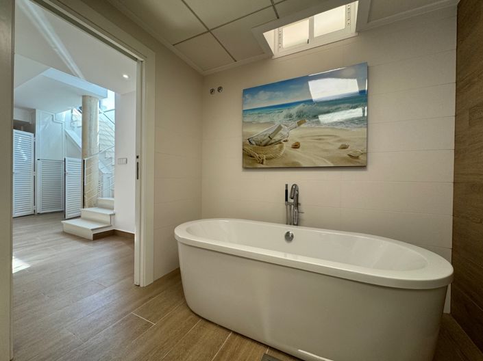 Image No.28-5 Bed Villa for sale