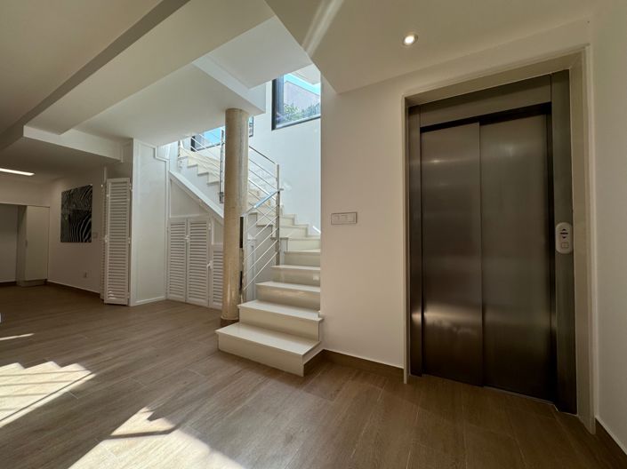 Image No.29-5 Bed Villa for sale