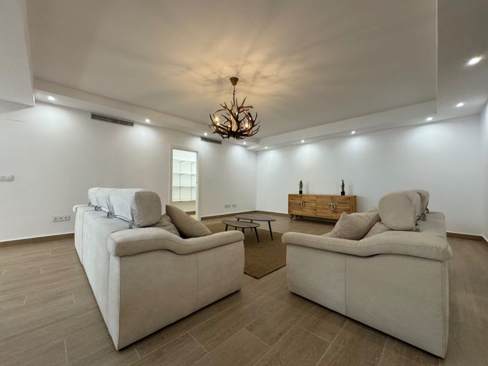 Image No.36-5 Bed Villa for sale