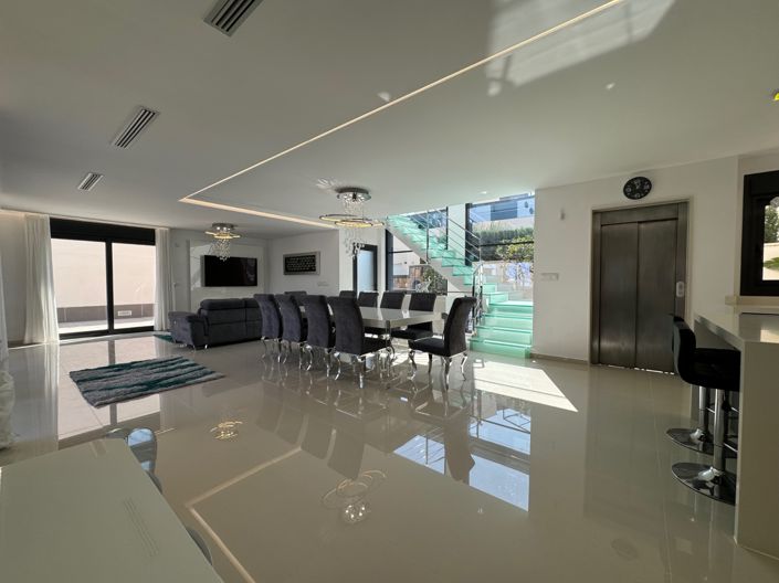 Image No.6-5 Bed Villa for sale