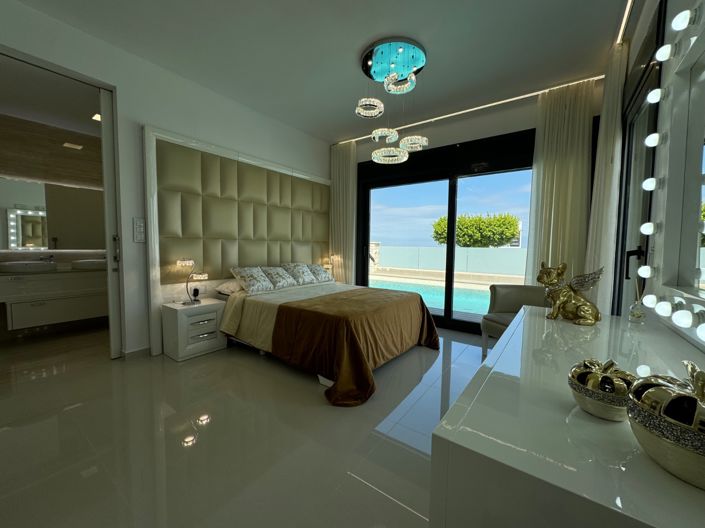 Image No.7-5 Bed Villa for sale