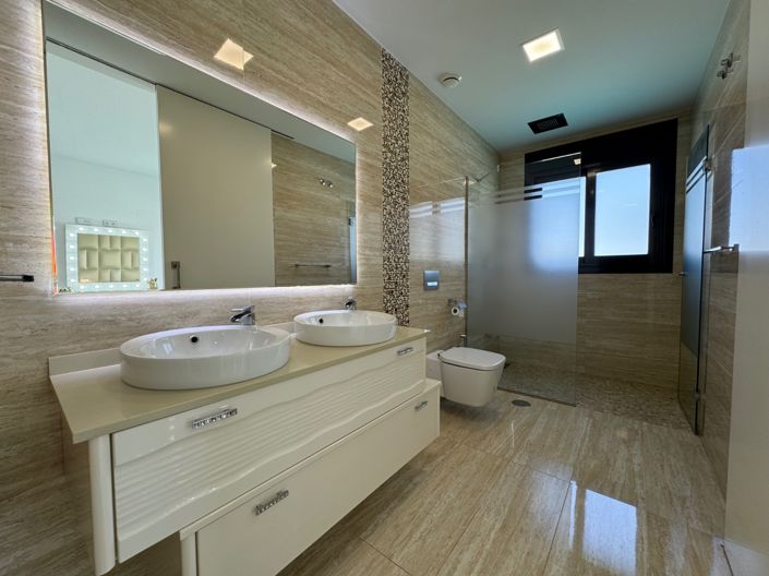 Image No.9-5 Bed Villa for sale