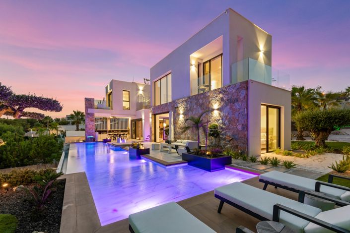 Image No.3-4 Bed Villa for sale