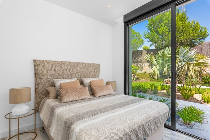 Image No.32-4 Bed Villa for sale