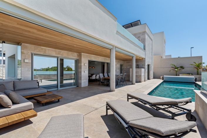 Image No.2-4 Bed Villa for sale