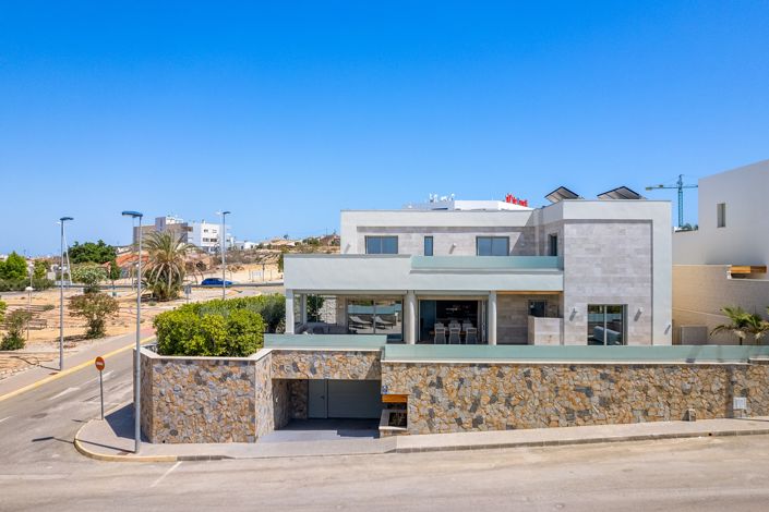 Image No.7-4 Bed Villa for sale