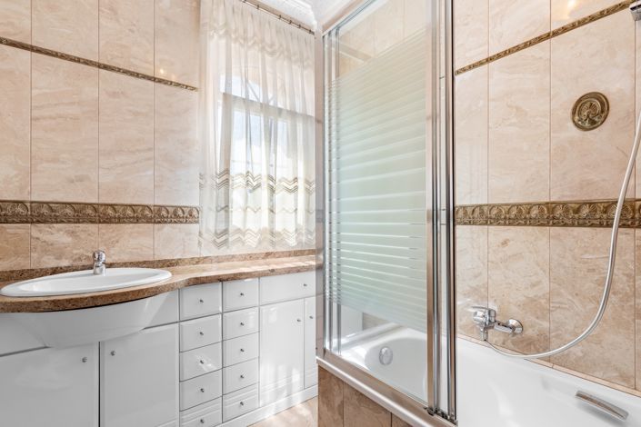 Image No.34-6 Bed Villa for sale