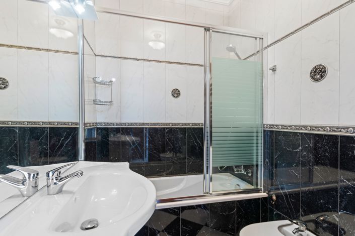 Image No.37-6 Bed Villa for sale