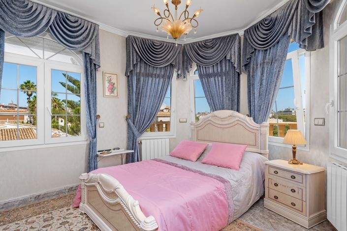 Image No.39-6 Bed Villa for sale