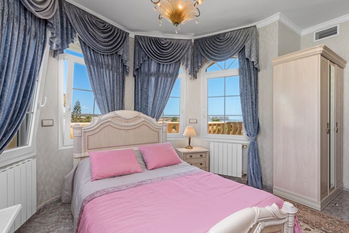 Image No.40-6 Bed Villa for sale