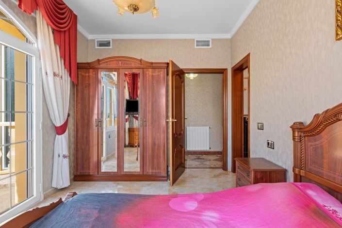 Image No.41-6 Bed Villa for sale