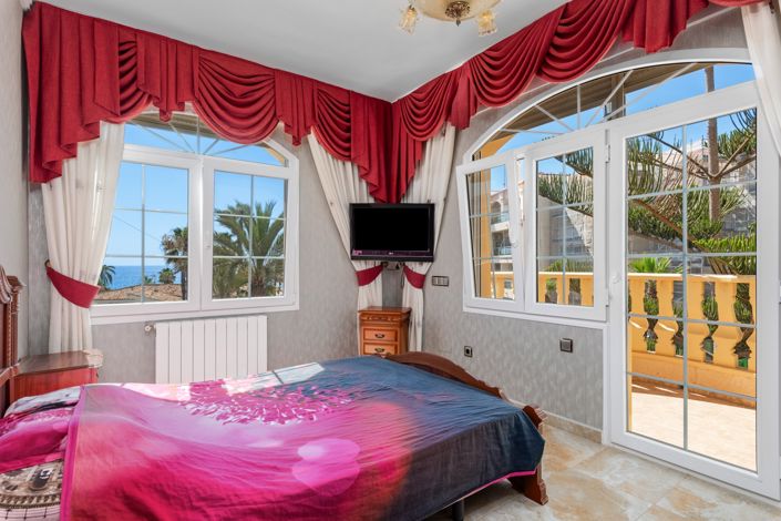 Image No.42-6 Bed Villa for sale