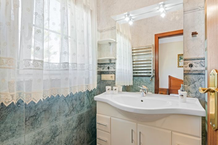 Image No.44-6 Bed Villa for sale