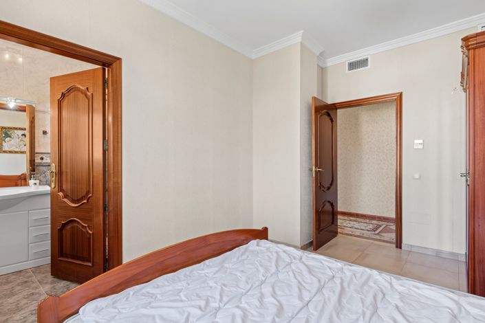 Image No.47-6 Bed Villa for sale