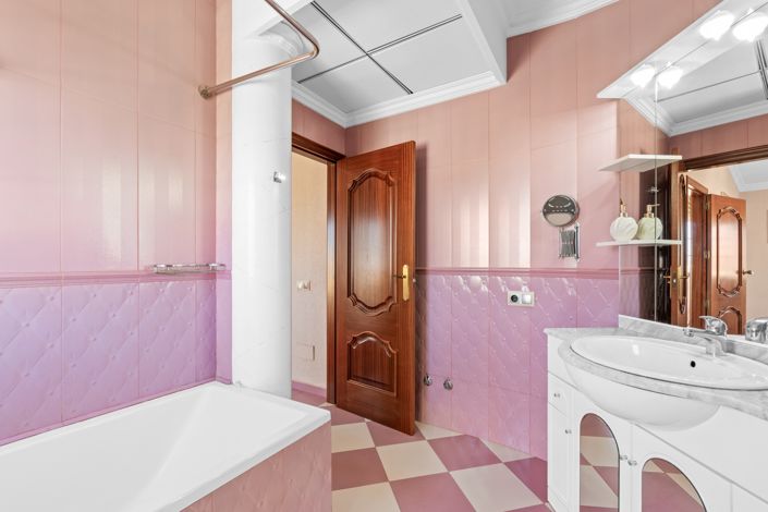 Image No.50-6 Bed Villa for sale