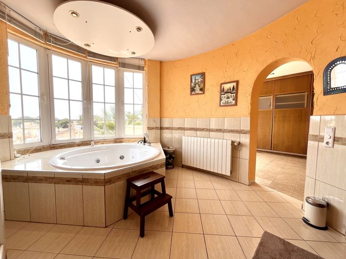 Image No.20-5 Bed Villa for sale