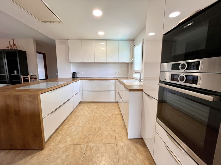 Image No.6-5 Bed Villa for sale