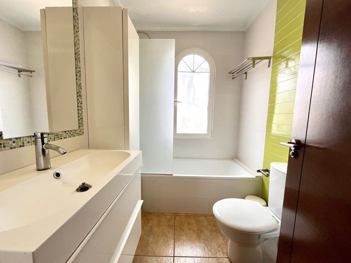 Image No.9-5 Bed Villa for sale