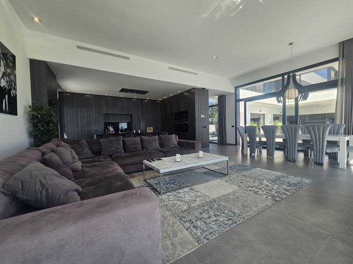 Image No.10-4 Bed Villa for sale