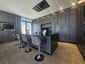 20250416160101xlarge