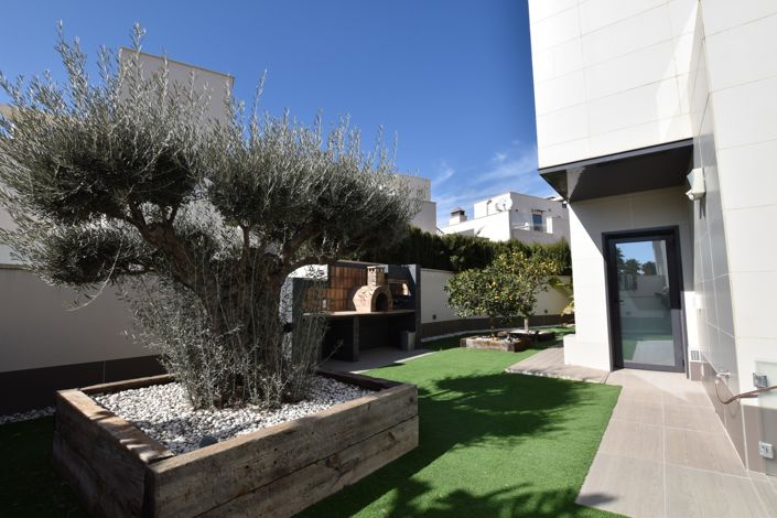 Image No.18-5 Bed Villa for sale