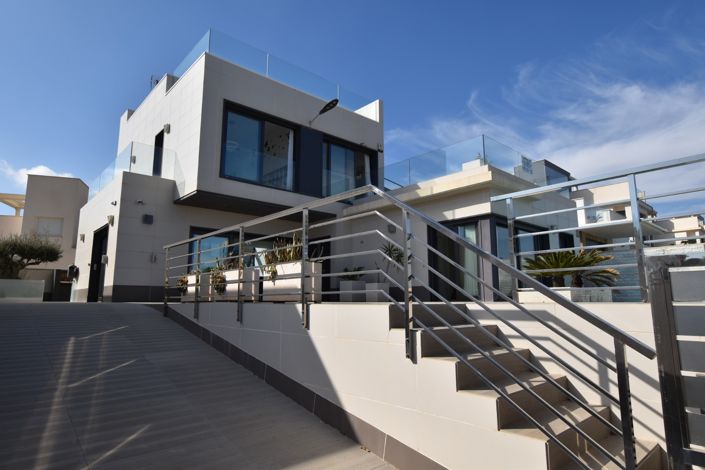 Image No.2-5 Bed Villa for sale