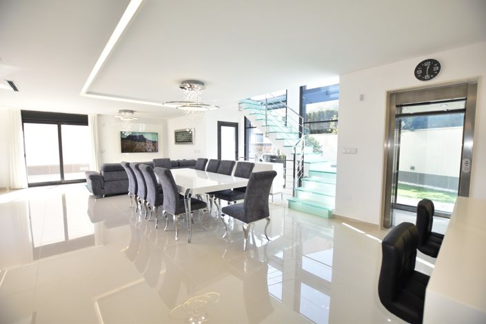 Image No.5-5 Bed Villa for sale