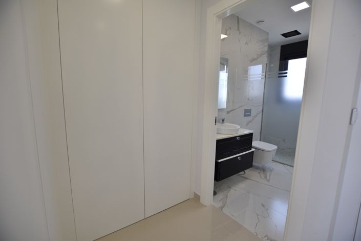 Image No.50-5 Bed Villa for sale