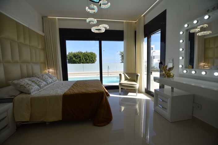 Image No.6-5 Bed Villa for sale