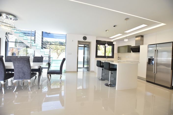 Image No.8-5 Bed Villa for sale